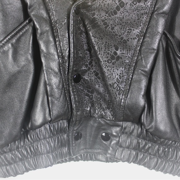 1980’s Italian Vintage Black Leather Bomber Jacket with Shearling Collar Sheep - Picture 2 of 10